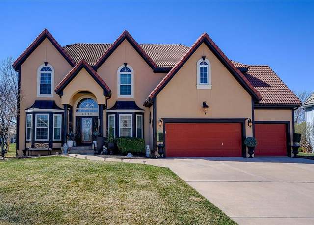 Property at 4232 NE Tremont Ct, Lee's Summit, MO 64064, 4 beds, 3.5 baths