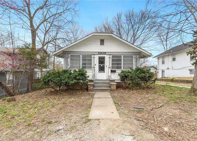 Property at 1909 E 84th St, Kansas City, MO 64132, 2 beds, 1 bath