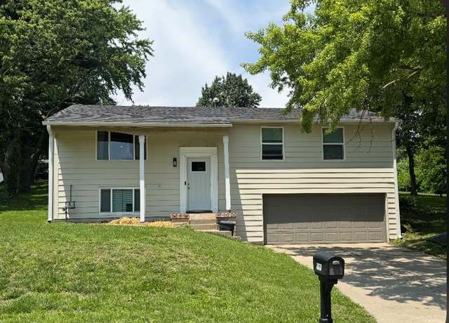 Property at 3101 Mayfair Dr, St Joseph, MO 64506, 3 beds, 1.5 baths