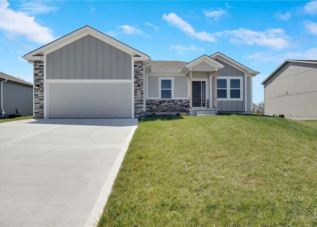 Property at 1505 SW 10th Ter, Oak Grove, MO 64075, 4 beds, 3 baths