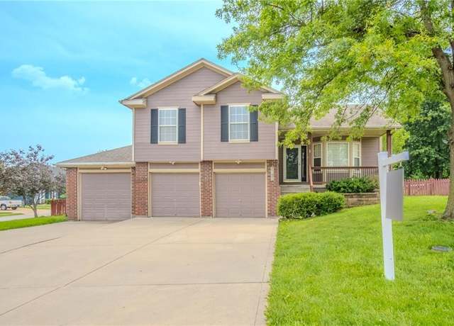 Property at 1703 Rolling Rock Rd, Raymore, MO 64083, 3 beds, 3 baths