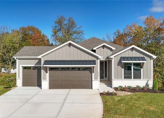 Property at 4580 NW 49th Pl, Riverside, MO 64150, 3 beds, 2.5 baths