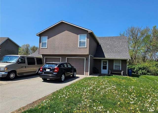 Property at 452 Spring Ave, Liberty, MO 64068, 6 beds, 5 baths
