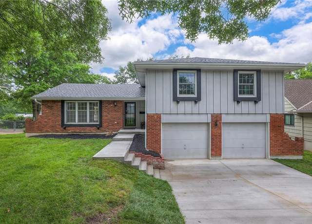 Property at 10528 Oak St, Kansas City, MO 64114, 4 beds, 2.5 baths