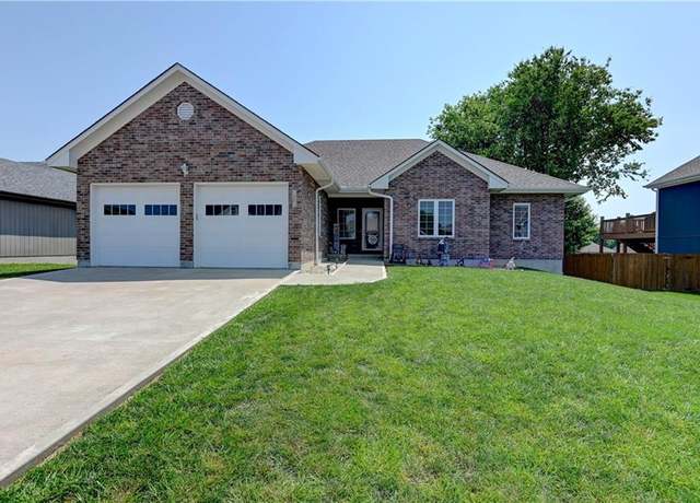 Property at 966 Moore Pl, Odessa, MO 64076, 3 beds, 3 baths