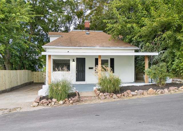 Property at 1118 S 13th St, St Joseph, MO 64503, 3 beds, 1 bath