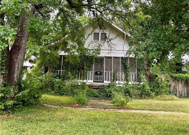 Property at 621 W Laurel St, Independence, KS 67301, 2 beds, 1 bath