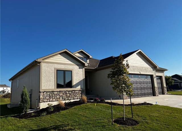 Property at 4065 NE Chapel Manor Dr, Lee's Summit, MO 64064, 4 beds, 3 baths