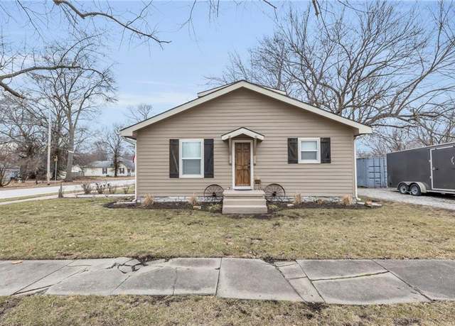 Property at 300 W Pine St, Butler, MO 64730, 3 beds, 2 baths