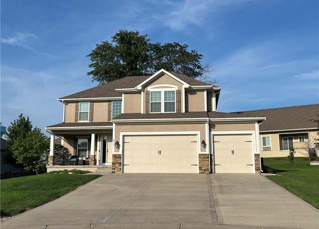 Property at 813 SE Oriole Ct, Blue Springs, MO 64014, 4 beds, 2.5 baths