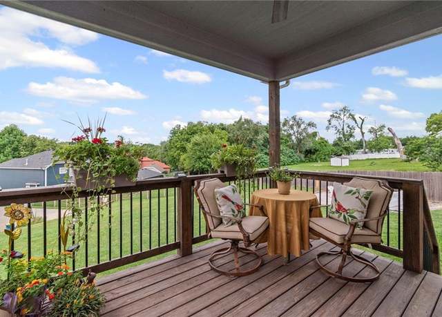 Property at 1650 Southview Dr, Liberty, MO 64068, 3 beds, 2.5 baths