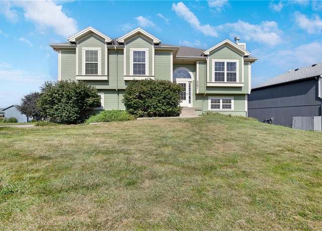 Property at 19631 Harbor Dr, Smithville, MO 64089, 3 beds, 3 baths