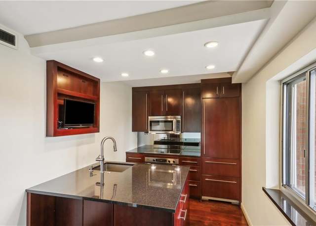 Property at 310 W 49th St #705, Kansas City, MO 64112, 1 bed, 1 bath