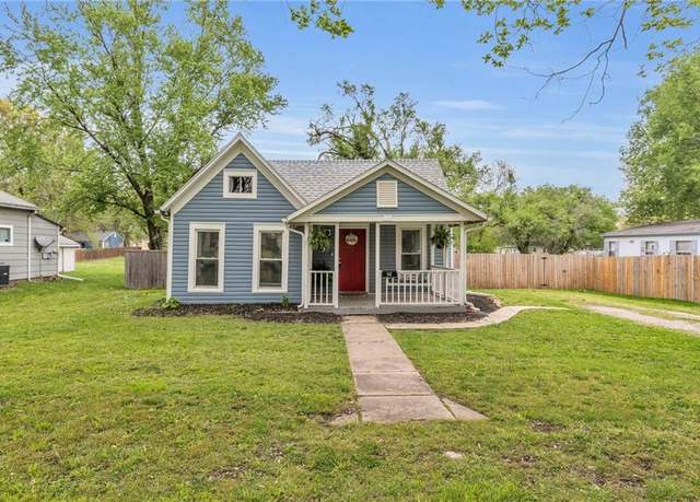 Property at 715 N Oak St, Ottawa, KS 66067, 2 beds, 1 bath