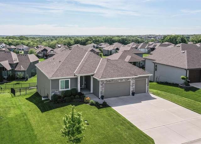 Property at 4713 NE Saratoga Ct, Lee's Summit, MO 64064, 4 beds, 3 baths