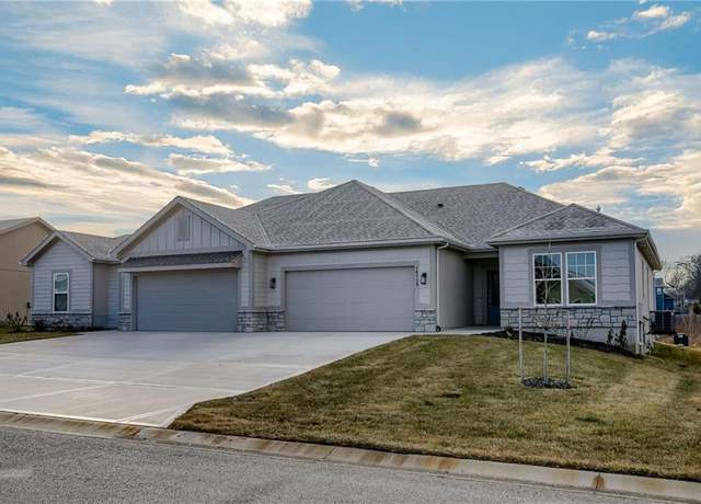 Property at 19715 W 196th St, Spring Hill, KS 66083, 3 beds, 2 baths