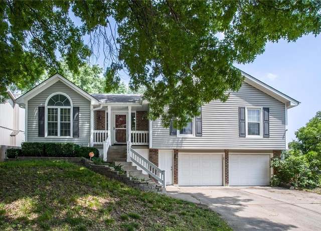 Property at 1121 SW Huntington Dr, Blue Springs, MO 64015, 3 beds, 3 baths