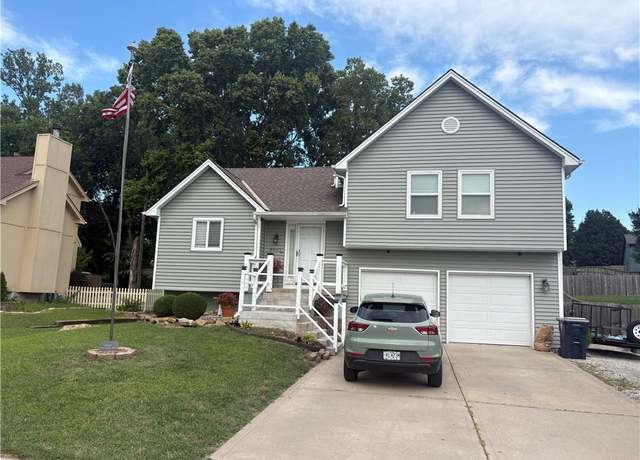 Property at 8423 N Winan Ave, Kansas City, MO 64153, 3 beds, 2.5 baths