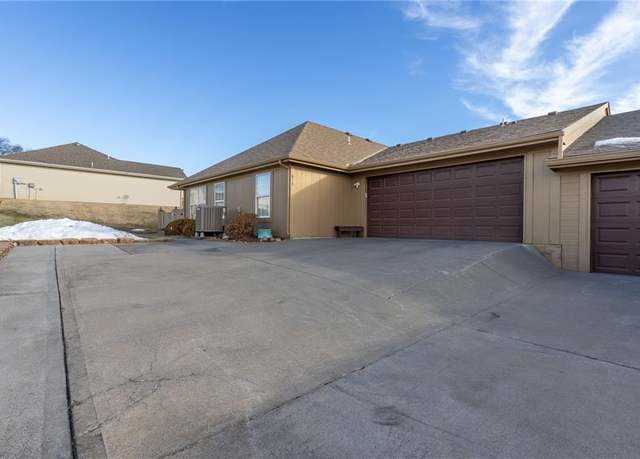 Property at 652 NE 65 Ter, Gladstone, MO 64118, 2 beds, 2 baths