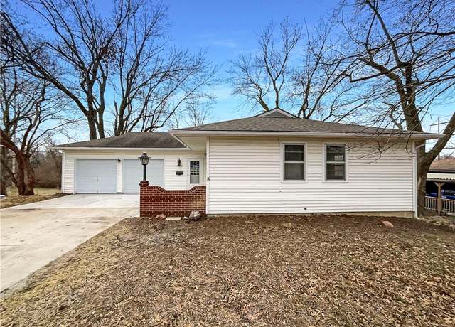 Property at 2805 Shearer Rd, Kansas City, KS 66106, 3 beds, 2.5 baths