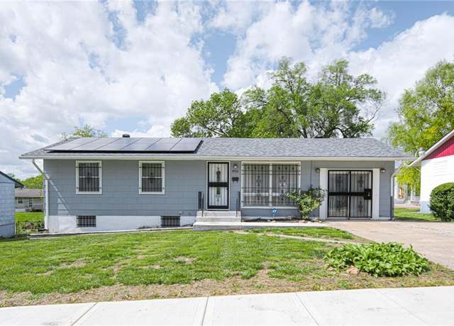Property at 4922 E 41st St, Kansas City, MO 64130, 3 beds, 2.5 baths