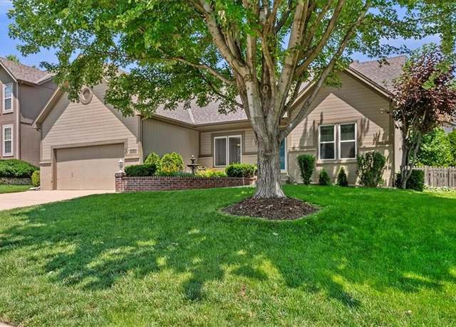 Property at 13720 W 116th Ter, Olathe, KS 66062, 3 beds, 2.5 baths