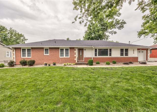 Property at 1615 Ottawa St, Leavenworth, KS 66048, 3 beds, 3 baths