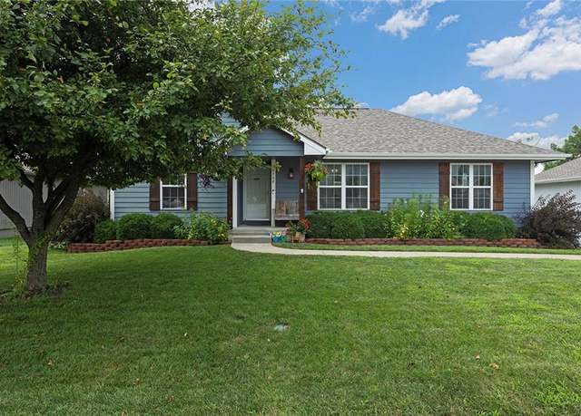 Property at 18708 Primrose St, Smithville, MO 64089, 3 beds, 2.5 baths