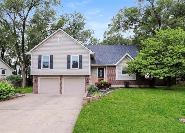 Property at 208 Carol Ave, Belton, MO 64012, 4 beds, 2.5 baths