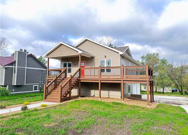 Property at 107 S Jefferson Ave, Knob Noster, MO 65336, 4 beds, 3 baths