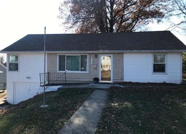 Property at 1604 Santa Fe St, Atchison, KS 66002, 3 beds, 1.5 baths