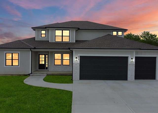 Property at 502 Blackhawke Dr, Smithville, MO 64089, 6 beds, 4.5 baths
