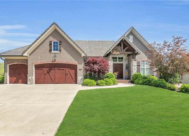 Property at 6325 Edgewater Dr, Parkville, MO 64152, 4 beds, 4 baths
