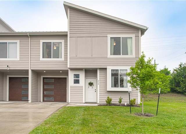 Property at 214 N Mcgee St, Tonganoxie, KS 66086, 3 beds, 2.5 baths