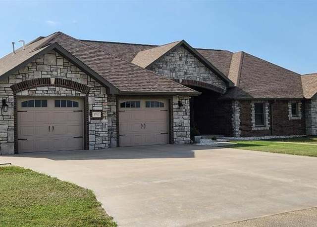 Property at 1702 W Quail Creek Dr, Columbus, KS 66725, 3 beds, 2.5 baths