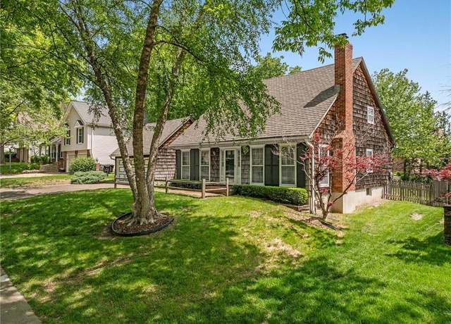 Property at 11631 Kenwood Ave, Kansas City, MO 64131, 3 beds, 2 baths