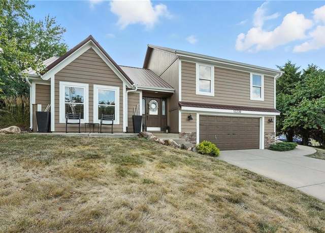Property at 12230 S Nelson Rd, Olathe, KS 66061, 3 beds, 2.5 baths