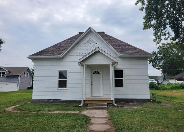 Property at 6211 Washington St, St Joseph, MO 64504, 2 beds, 1 bath