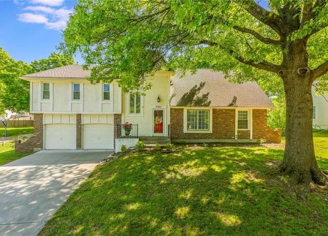 Property at 11801 Avila Dr, Kansas City, MO 64114, 4 beds, 2.5 baths