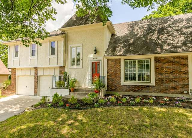 Property at 11801 Avila Dr, Kansas City, MO 64114, 4 beds, 2.5 baths