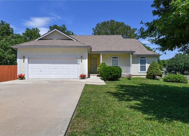 Property at 20210 W Sycamore Dr, Spring Hill, KS 66083, 4 beds, 3 baths