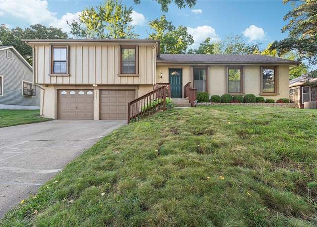 Property at 9824 Shepherds Dr, Kansas City, MO 64131, 3 beds, 2 baths