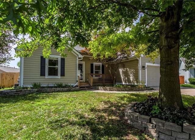 Property at 1039 Woodson Cir, Gardner, KS 66030, 4 beds, 3 baths