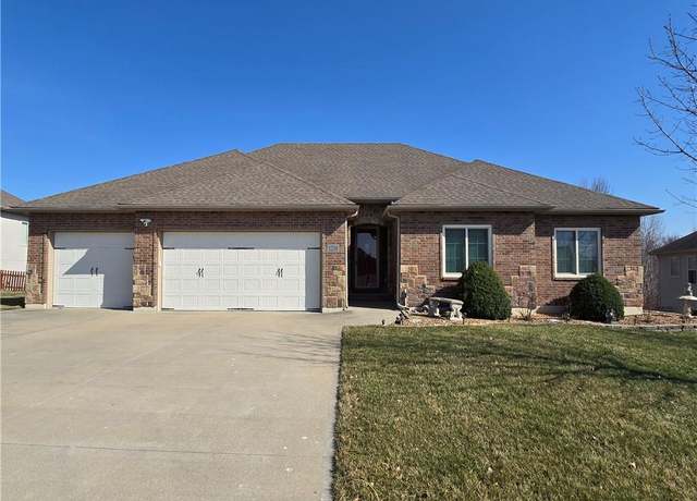 Property at 1219 Holland Sq, Warrensburg, MO 64093, 5 beds, 3 baths
