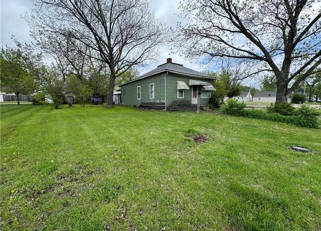 Property at 1105 N Main St, Ottawa, KS 66067, 2 beds, 1.5 baths