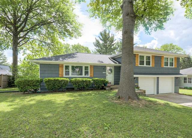 Property at 3107 S Northern Blvd, Independence, MO 64052, 3 beds, 2 baths