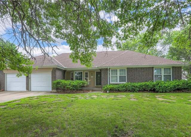 Property at 300 S Silver Top Ln, Raymore, MO 64083, 4 beds, 2.5 baths