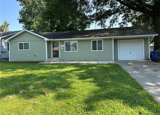 Property at 1915 W 5th St, Sedalia, MO 65301, 3 beds, 2 baths