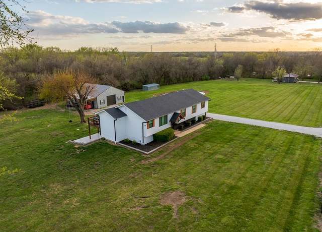 Property at 20609 NE 161st St, Kearney, MO 64060, 4 beds, 2.5 baths