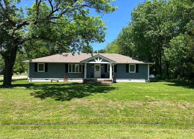 Property at 344 E 520th Ave, Pittsburg, KS 66762, 5 beds, 4 baths